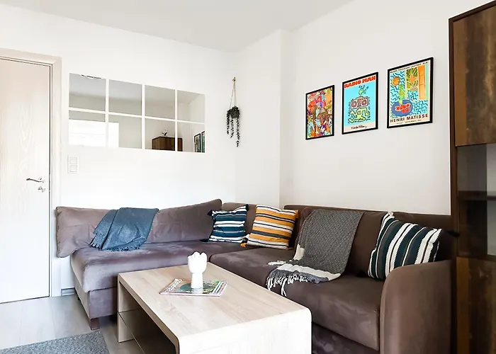 Budget Near Sofias Lions Bridge Apartament *