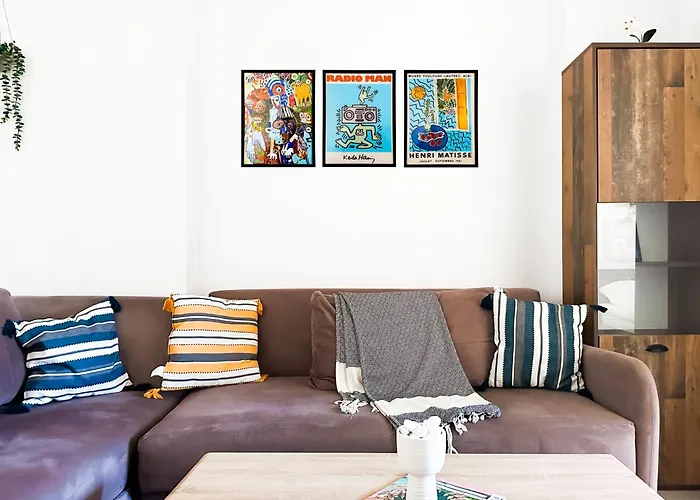 Budget Near Sofias Lions Bridge Apartament