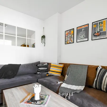 Budget Near Sofias Lions Bridge Апартаменты София