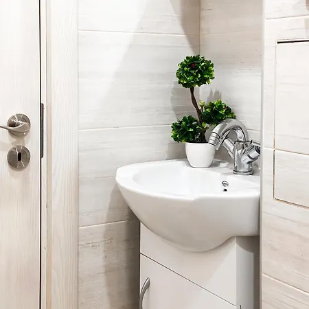 Budget Near Sofias Lions Bridge Апартаменты *